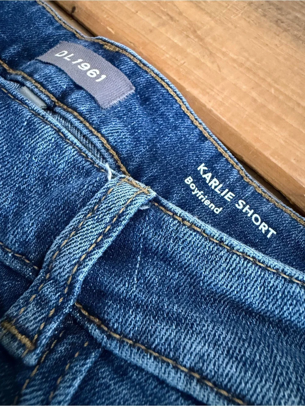 DL1961 Karlie Boyfriend Jean Shorts Size 29 Distressed Raw Hem DL Vintage